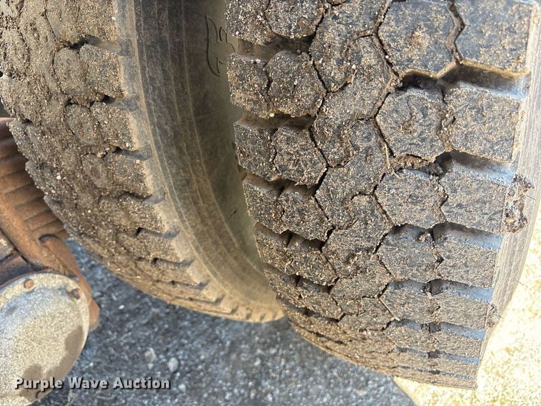 image for item EY9871 2007 Mack CV713 roll-off container truck