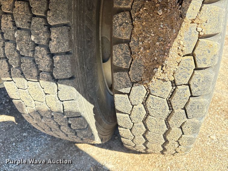 image for item EY9871 2007 Mack CV713 roll-off container truck