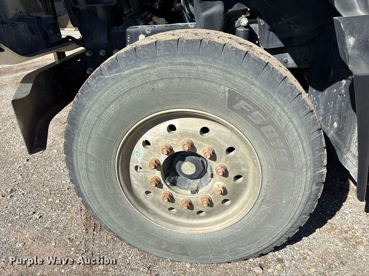 image for item EY9871 2007 Mack CV713 roll-off container truck