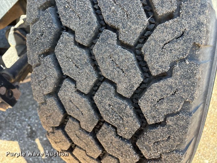 image for item EY9871 2007 Mack CV713 roll-off container truck