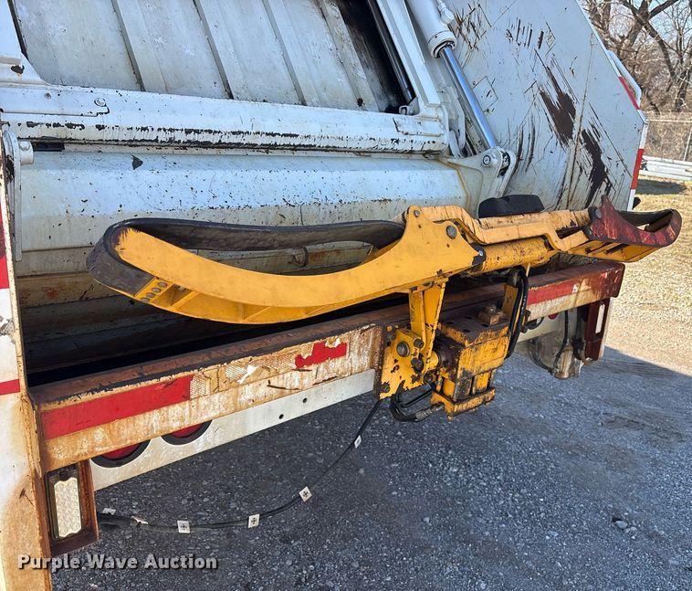 image for item EY9874 2012 International 7400 SBA refuse truck