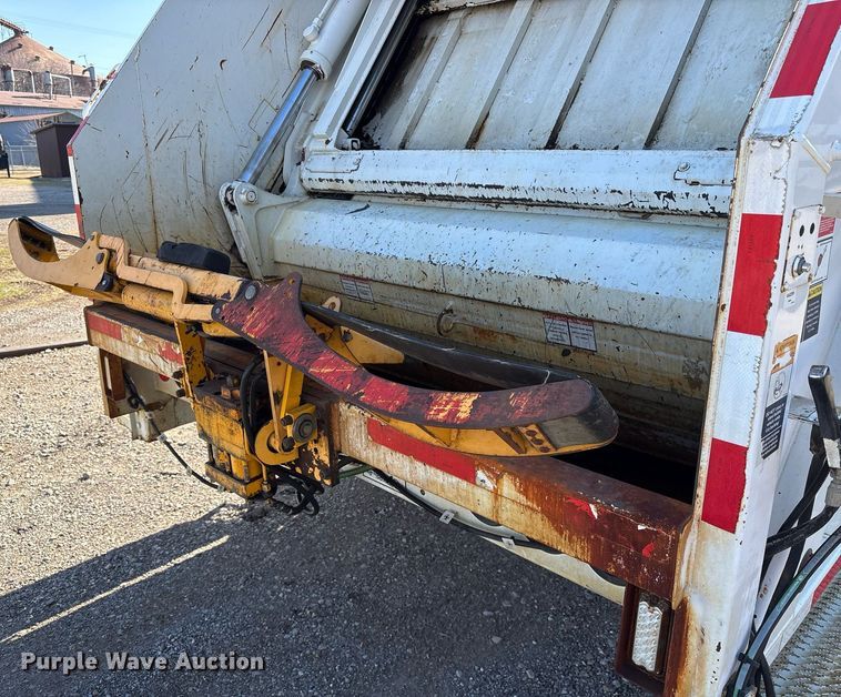image for item EY9874 2012 International 7400 SBA refuse truck