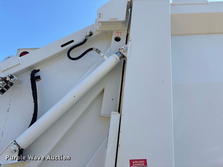 image for item EY9874 2012 International 7400 SBA refuse truck