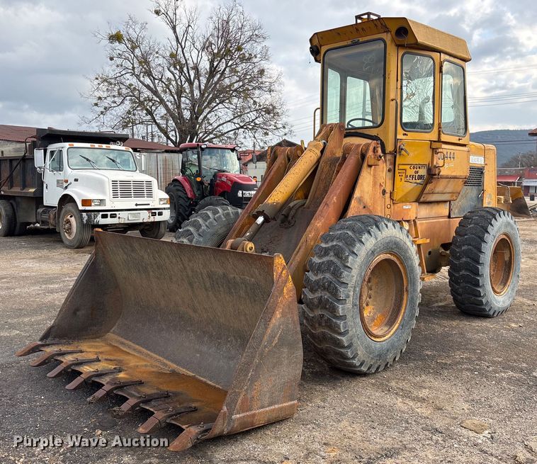 image for item EY9900 1980 John Deere JD444 wheel loader