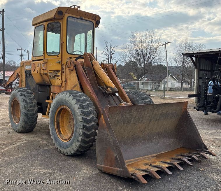 image for item EY9900 1980 John Deere JD444 wheel loader