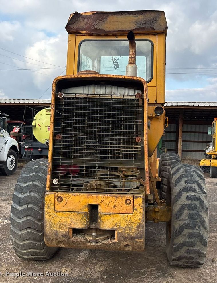 image for item EY9900 1980 John Deere JD444 wheel loader