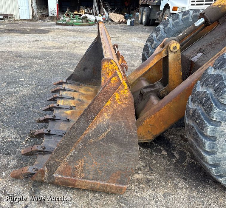 image for item EY9900 1980 John Deere JD444 wheel loader