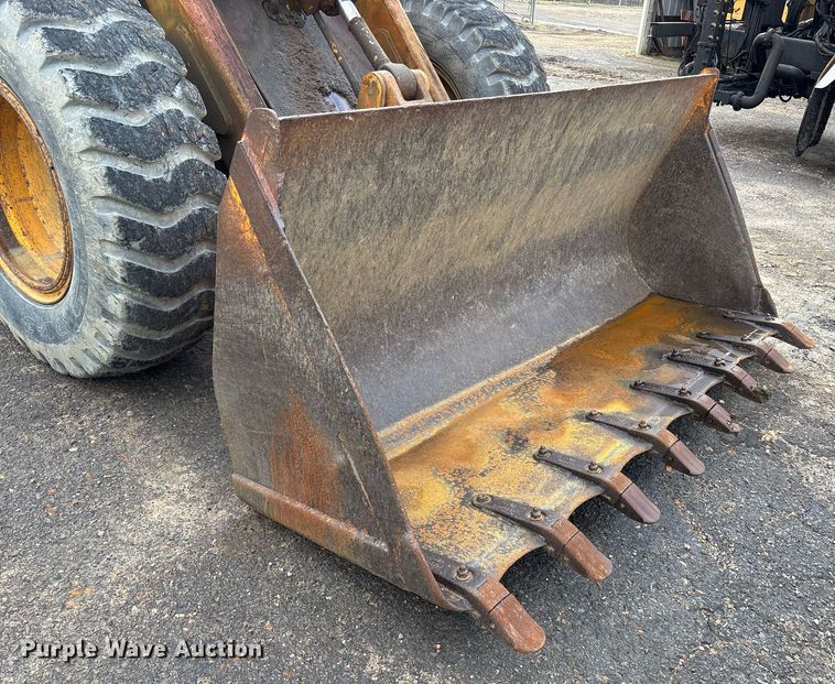 image for item EY9900 1980 John Deere JD444 wheel loader