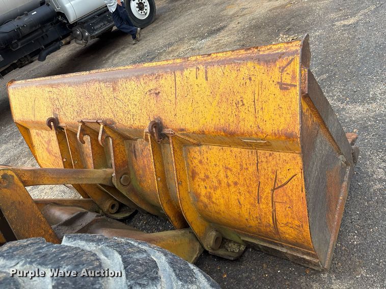 image for item EY9900 1980 John Deere JD444 wheel loader