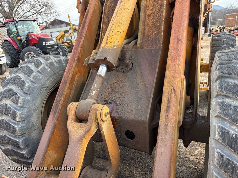 image for item EY9900 1980 John Deere JD444 wheel loader