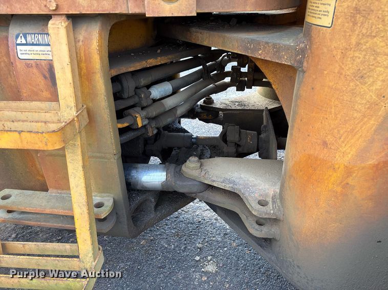 image for item EY9900 1980 John Deere JD444 wheel loader