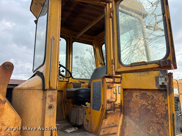 image for item EY9900 1980 John Deere JD444 wheel loader
