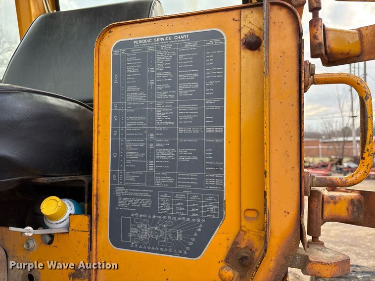 image for item EY9900 1980 John Deere JD444 wheel loader