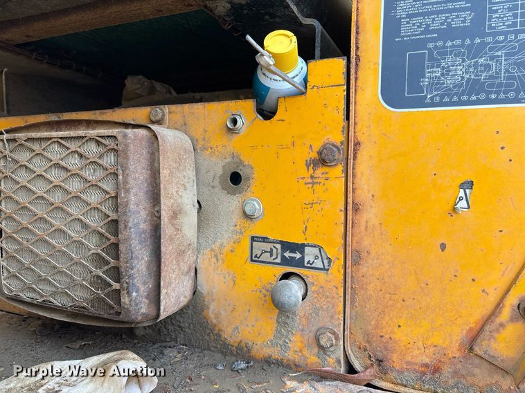 image for item EY9900 1980 John Deere JD444 wheel loader