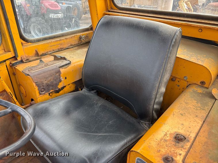 image for item EY9900 1980 John Deere JD444 wheel loader