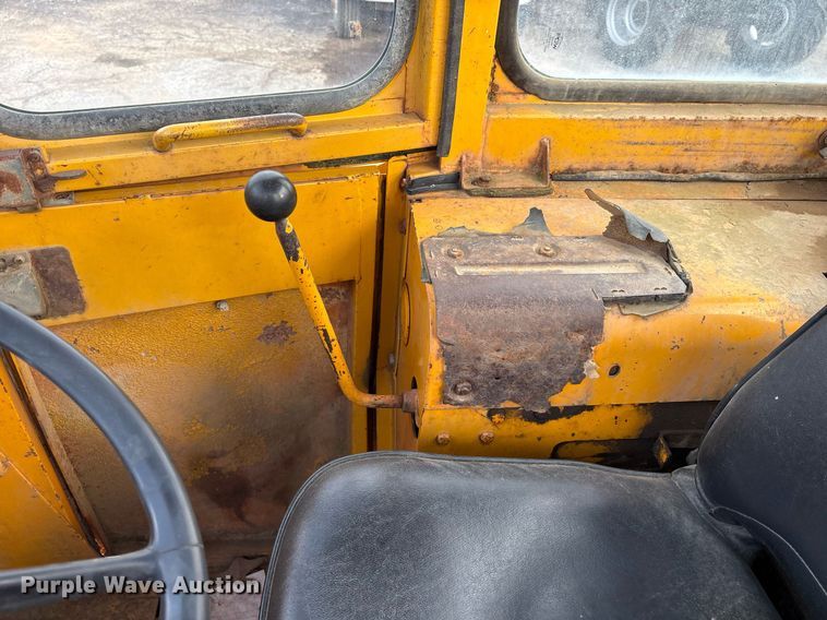 image for item EY9900 1980 John Deere JD444 wheel loader