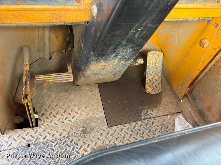 image for item EY9900 1980 John Deere JD444 wheel loader