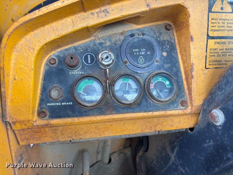 image for item EY9900 1980 John Deere JD444 wheel loader