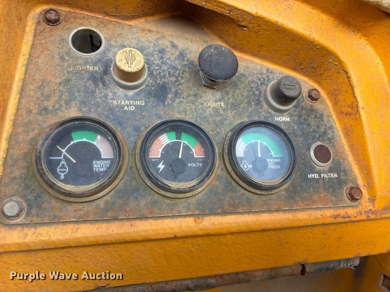 image for item EY9900 1980 John Deere JD444 wheel loader