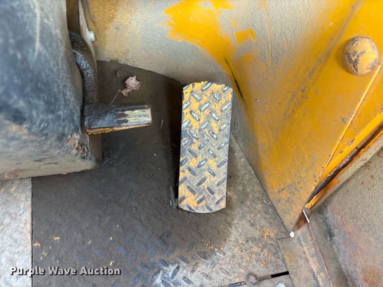 image for item EY9900 1980 John Deere JD444 wheel loader