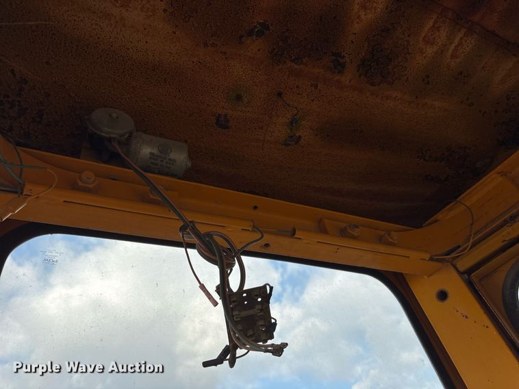 image for item EY9900 1980 John Deere JD444 wheel loader