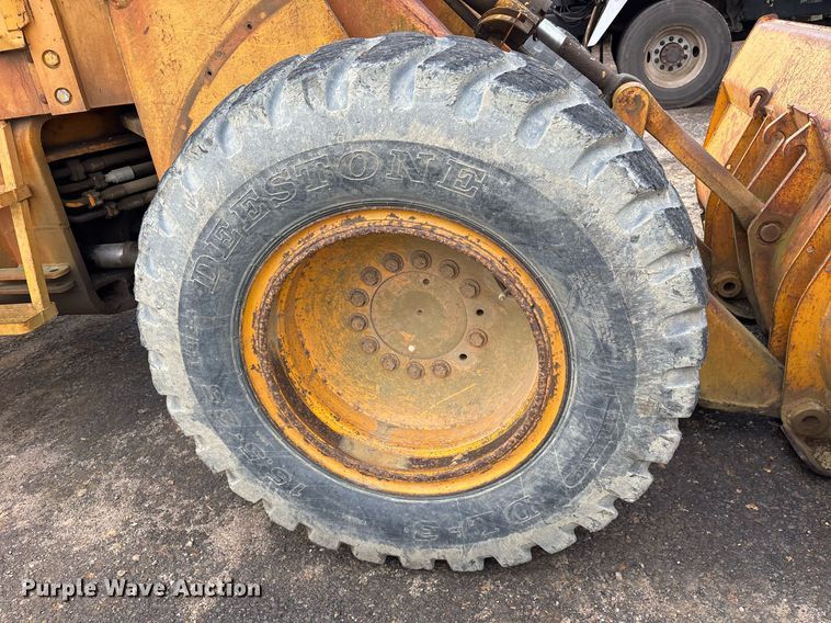 image for item EY9900 1980 John Deere JD444 wheel loader