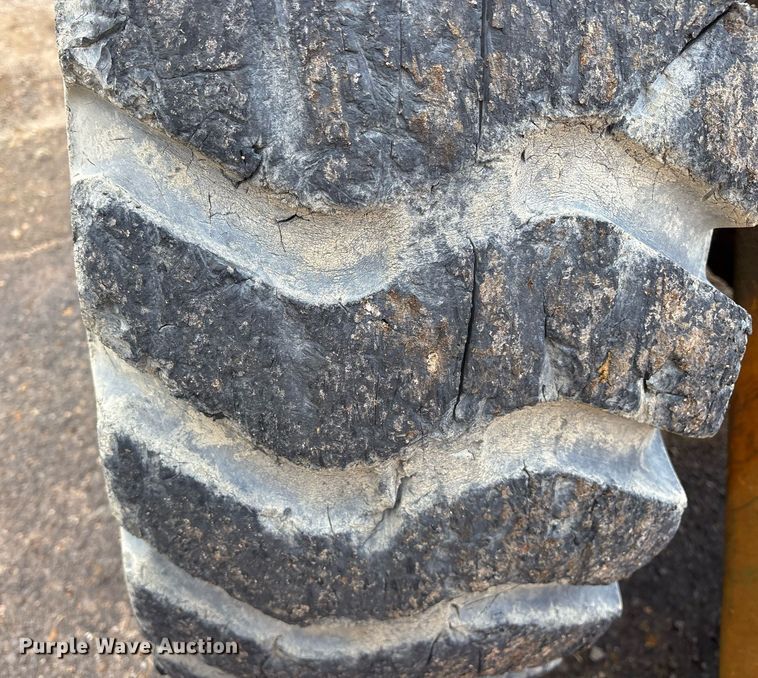 image for item EY9900 1980 John Deere JD444 wheel loader