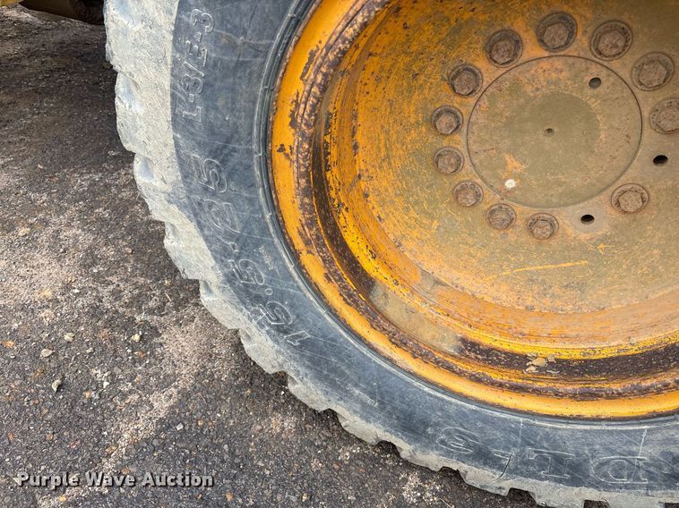 image for item EY9900 1980 John Deere JD444 wheel loader