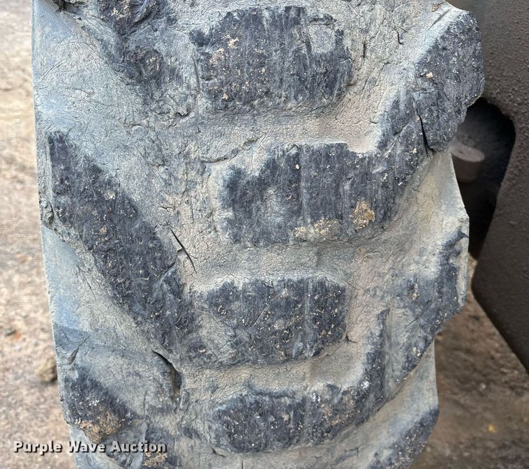 image for item EY9900 1980 John Deere JD444 wheel loader