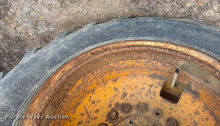 image for item EY9900 1980 John Deere JD444 wheel loader