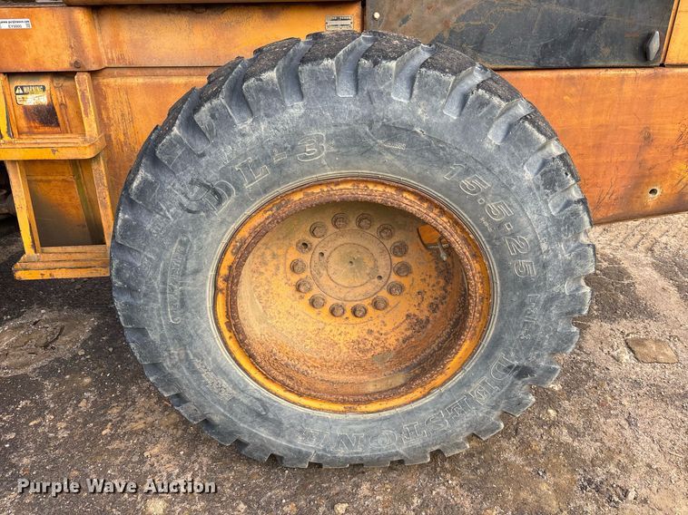 image for item EY9900 1980 John Deere JD444 wheel loader