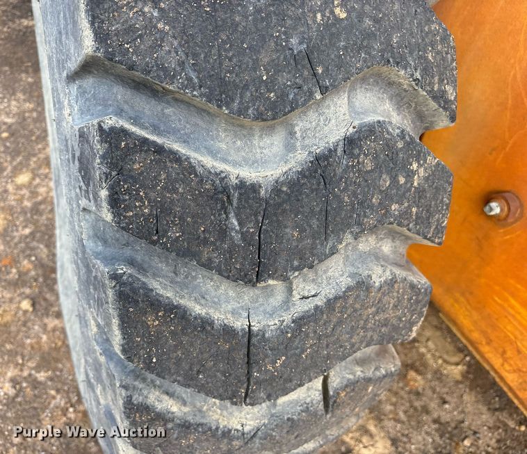 image for item EY9900 1980 John Deere JD444 wheel loader