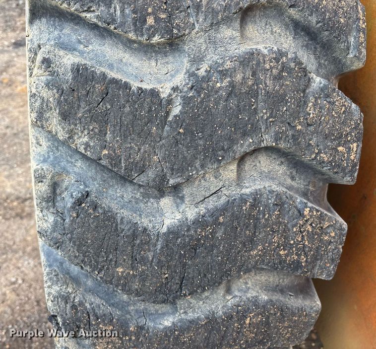 image for item EY9900 1980 John Deere JD444 wheel loader