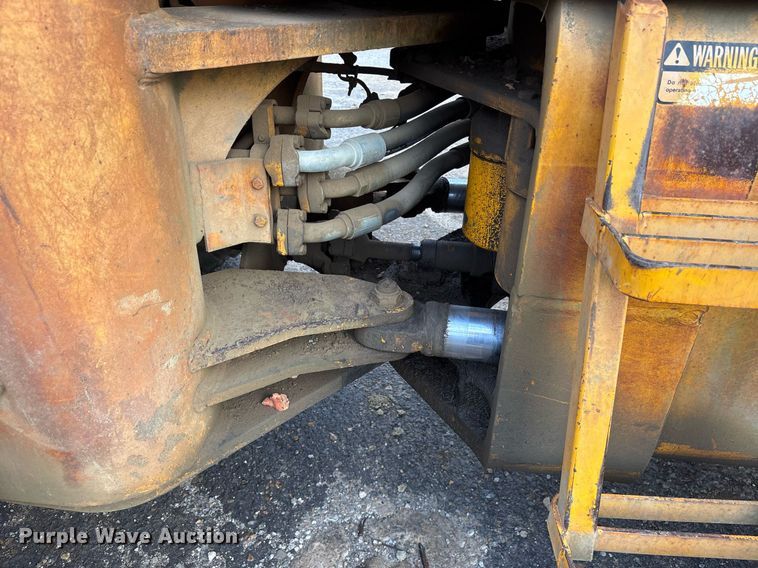 image for item EY9900 1980 John Deere JD444 wheel loader