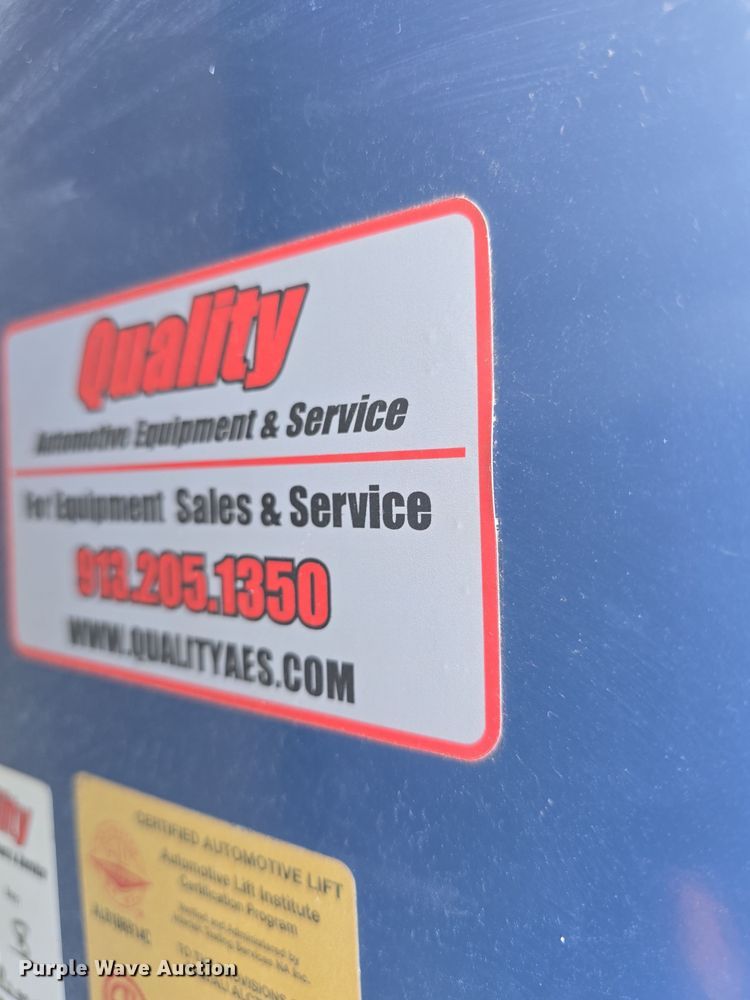 image for item NI9484 Versymmetric Challenger  3900 2-post lift