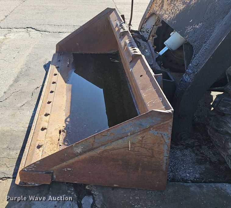 image for item NI9487 1993 Bobcat 843B skid steer loader