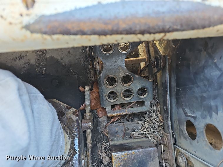 image for item NI9487 1993 Bobcat 843B skid steer loader