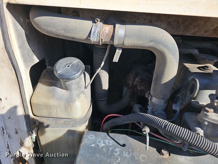 image for item NI9487 1993 Bobcat 843B skid steer loader