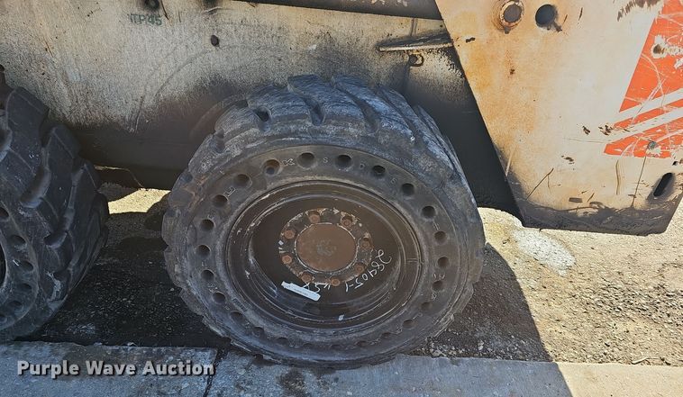 image for item NI9487 1993 Bobcat 843B skid steer loader