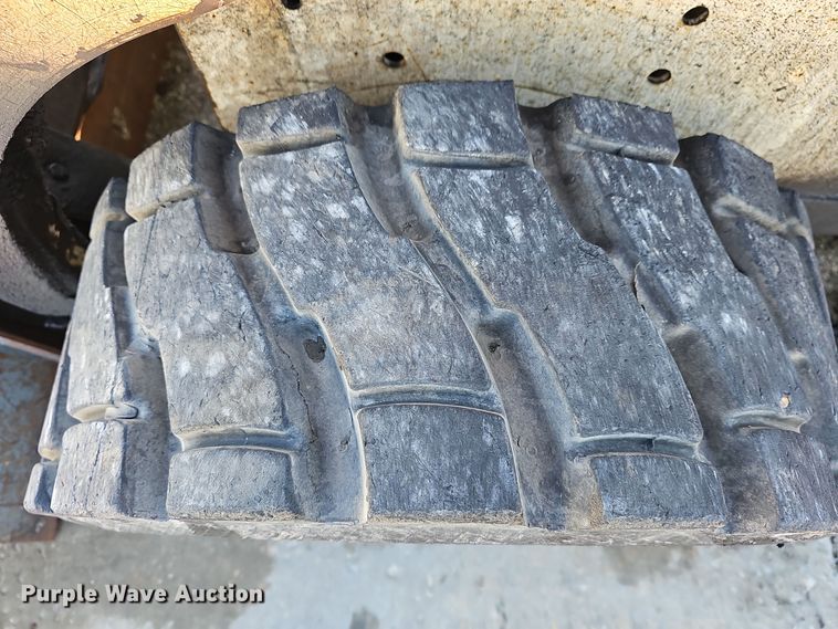 image for item NI9487 1993 Bobcat 843B skid steer loader