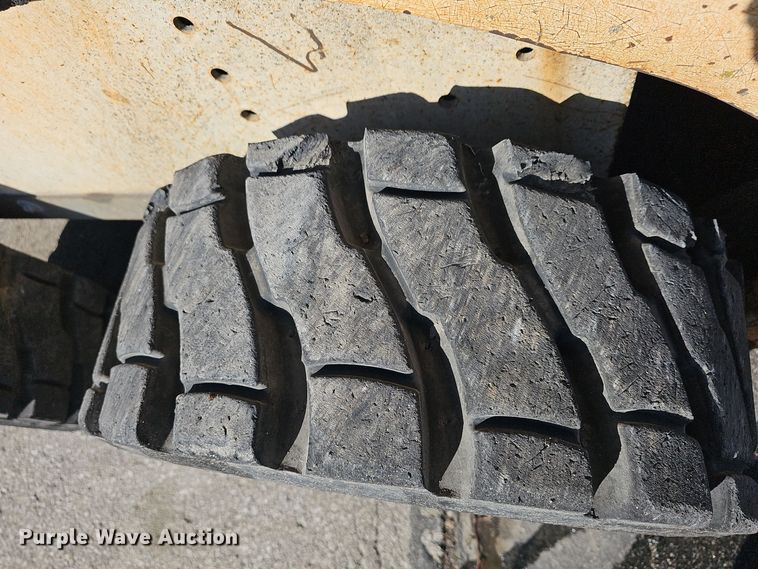 image for item NI9487 1993 Bobcat 843B skid steer loader