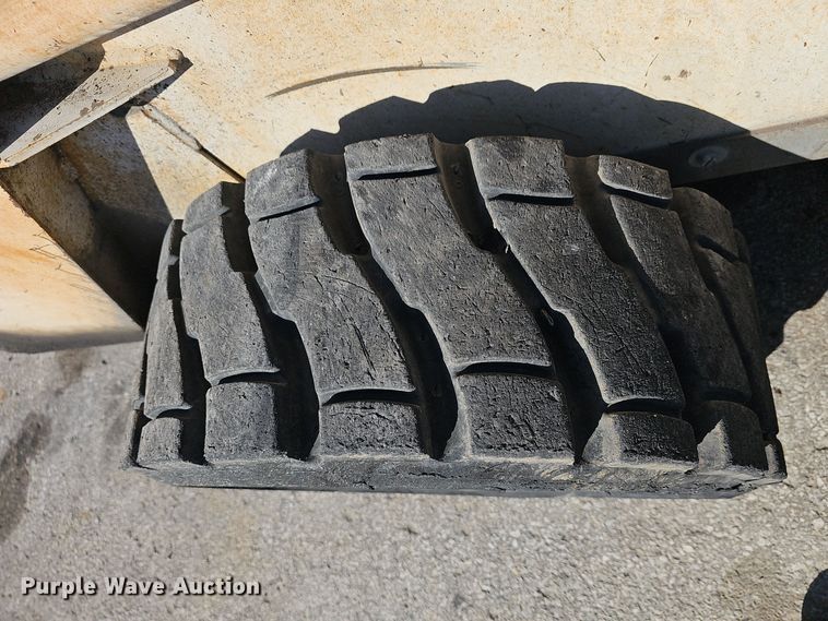 image for item NI9487 1993 Bobcat 843B skid steer loader