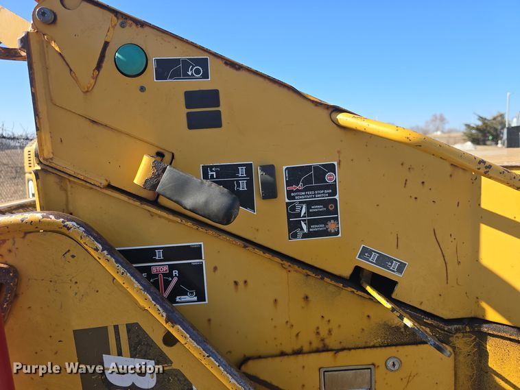image for item NI9496 2008 Vermeer BC1500 wood chipper