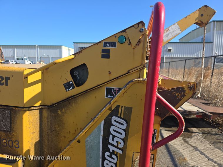 image for item NI9496 2008 Vermeer BC1500 wood chipper