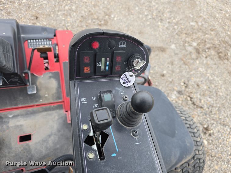 image for item NI9500 2013 Toro Groundsmaster 4300D lawn mower