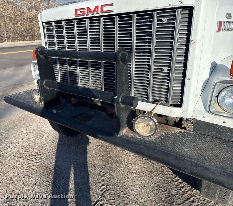 image for item NN9548 1980 GMC Brigadier truck cab and chassis