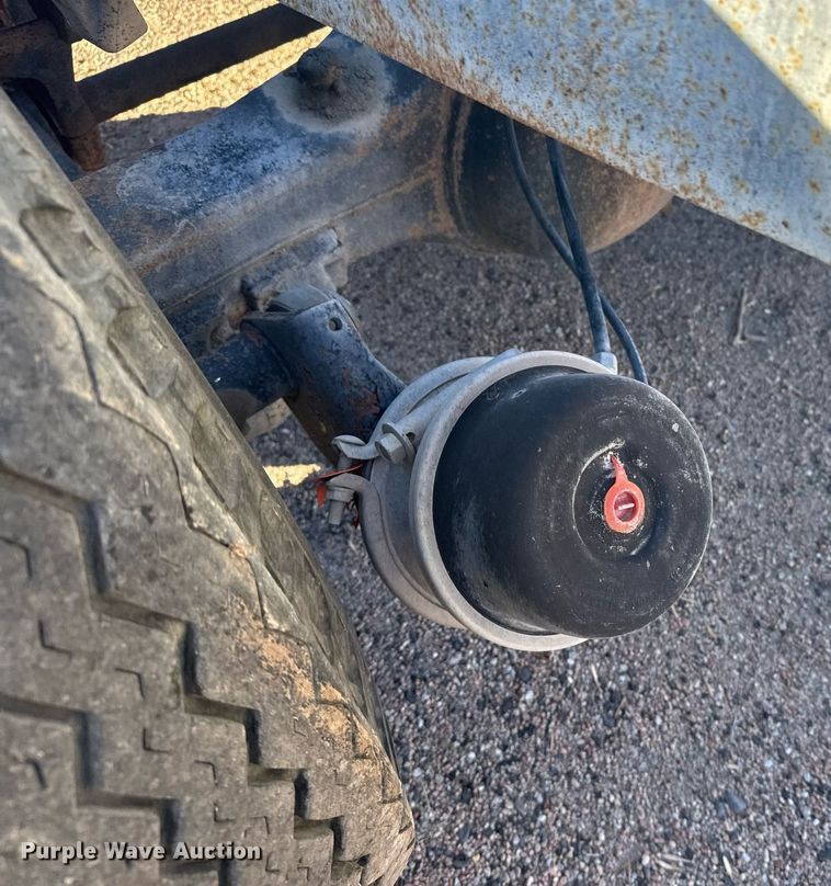 image for item NN9548 1980 GMC Brigadier truck cab and chassis