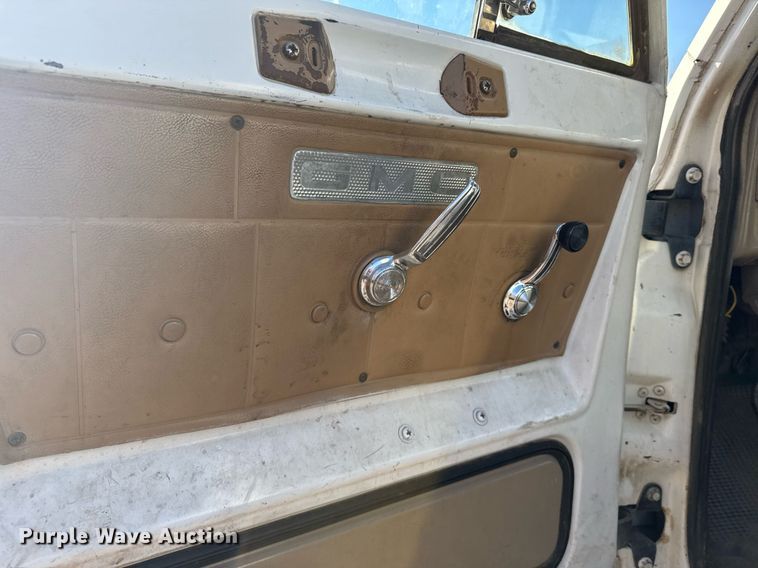 image for item NN9548 1980 GMC Brigadier truck cab and chassis