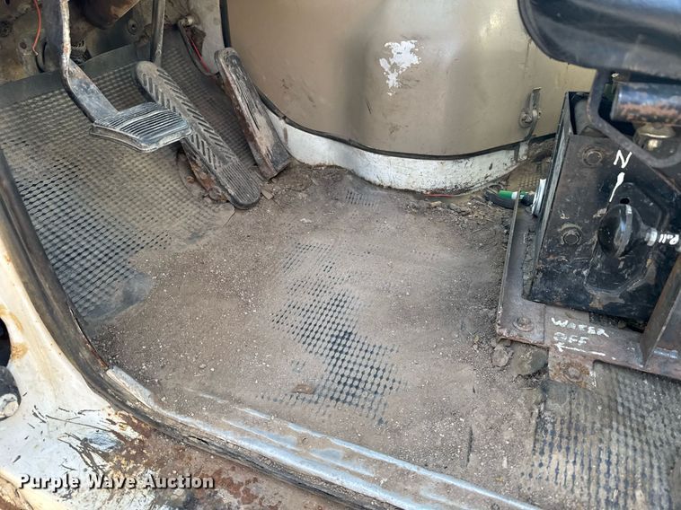 image for item NN9548 1980 GMC Brigadier truck cab and chassis