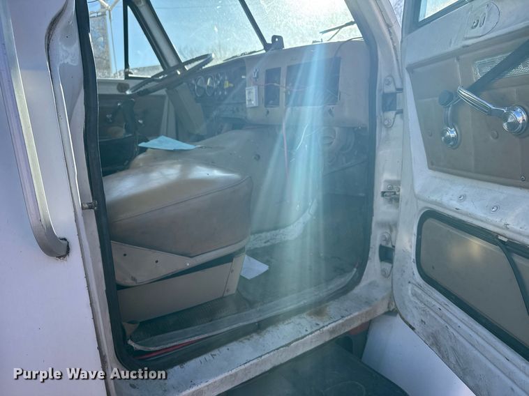 image for item NN9548 1980 GMC Brigadier truck cab and chassis